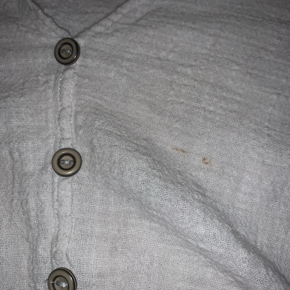 White Buttoned Cropped T-Shirt - Picture 4 of 4